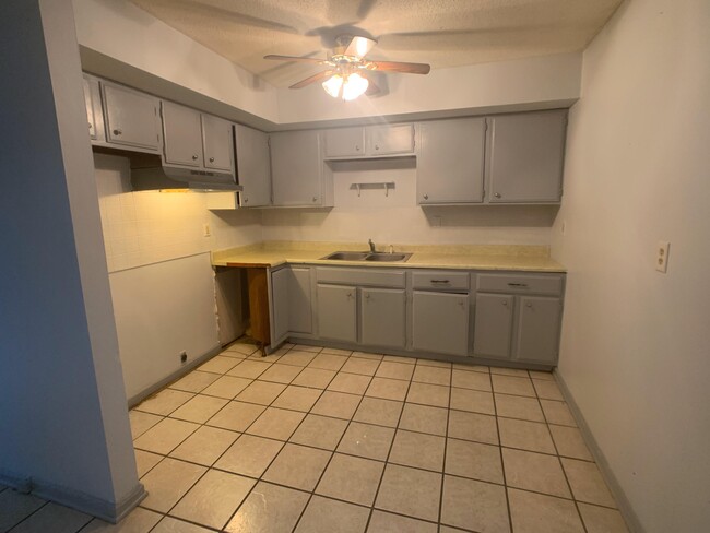 Building Photo - 21 Indiana-