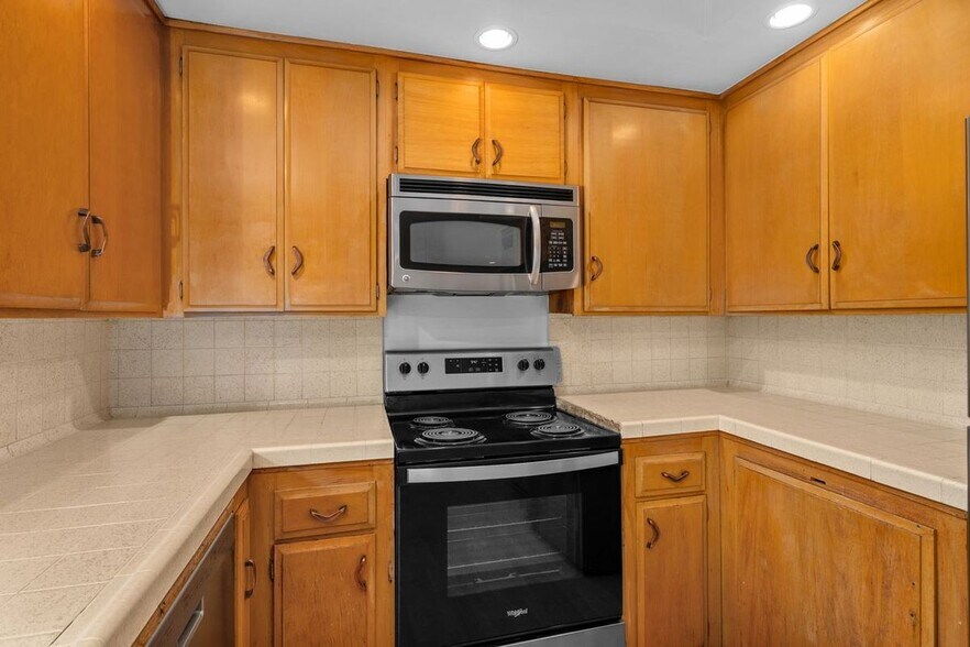 Building Photo - 385 Cliff Dr