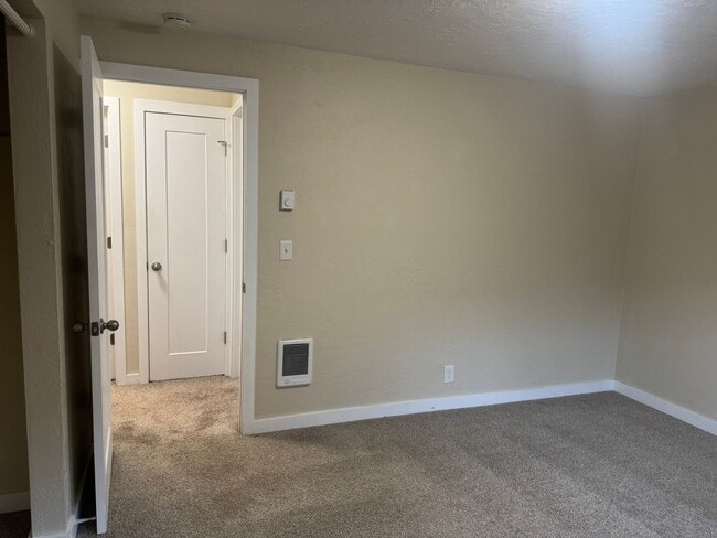 Building Photo - 41 N Lawrence St