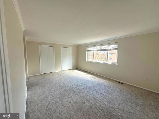 Building Photo - 1 Crotona Ct