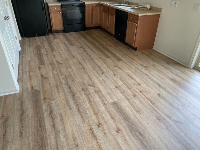 Building Photo - Updated 3 Bed 3 Bath Townhouse in Marietta!