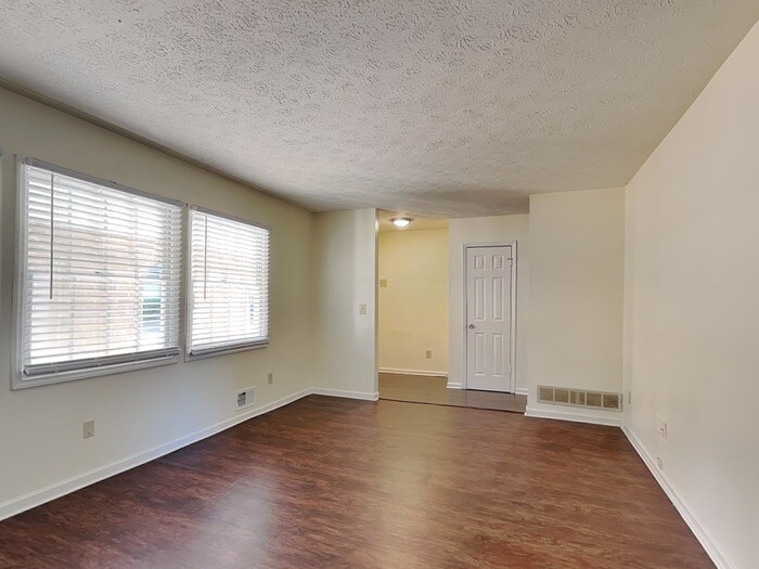 Building Photo - 105 Feldwood Pines St