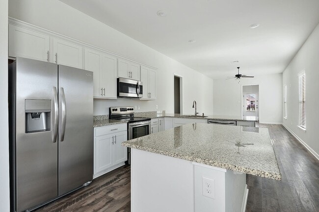 Building Photo - Two year old 3 bedroom available for Lease in Hunters Trace!