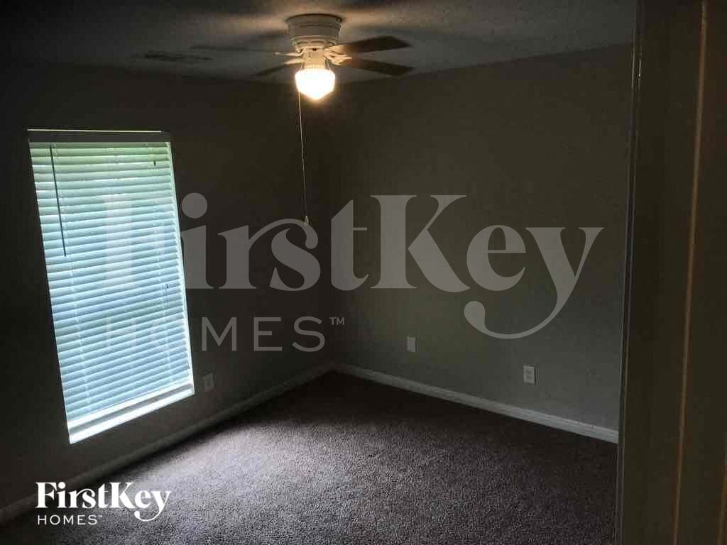 Building Photo - 5131 Whittier Oaks Dr