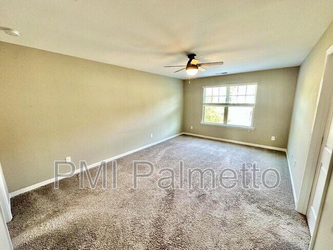 Building Photo - 117 Weeping Oak Ln