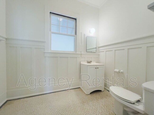 Building Photo - 2205 Hyde St