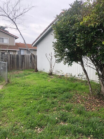 Building Photo - 131 Cavan Ct