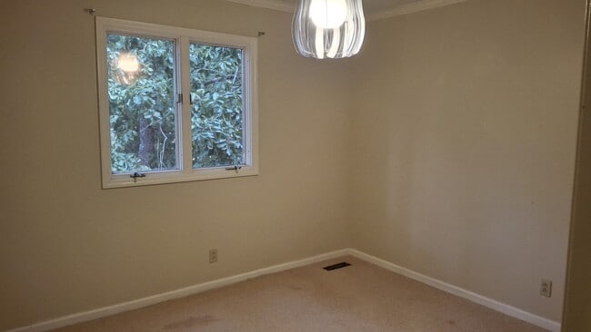 Building Photo - 108 Steele Dr