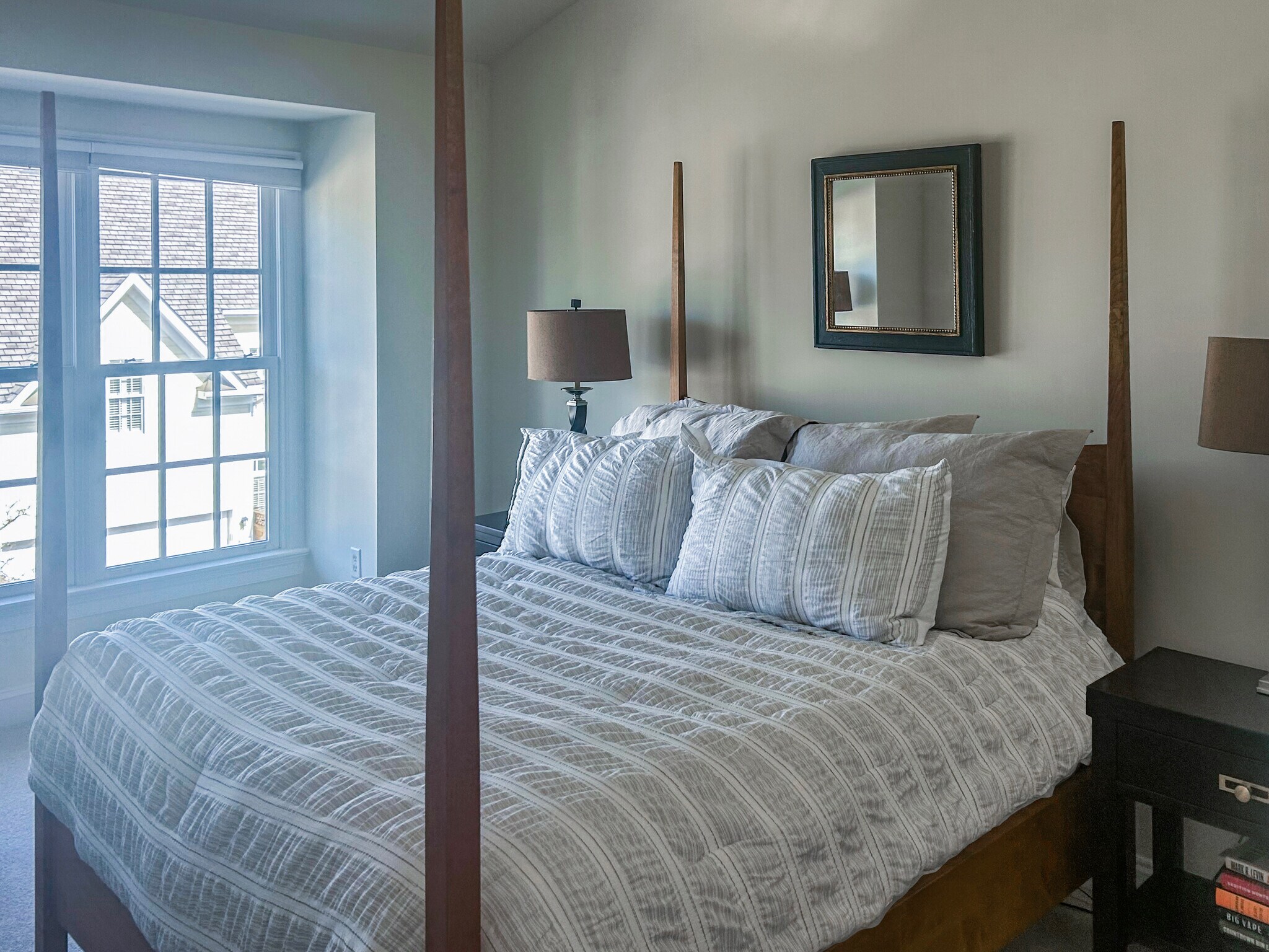 Vaulted Ceiling Primary Bedroom w/Queen Bed - 1114 Hyde Ln
