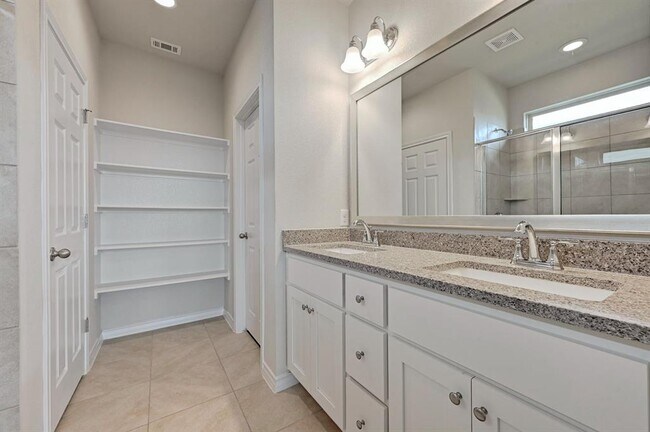 Building Photo - 174 Silktassel Way