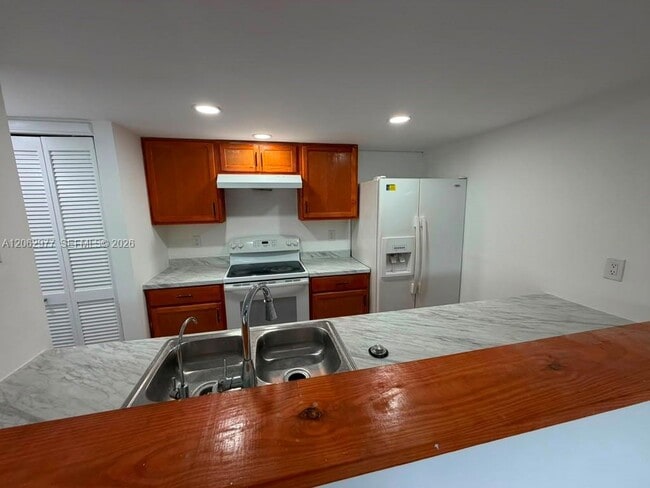 Building Photo - 4045 SW 68th Way