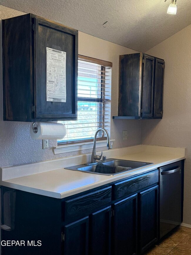 Building Photo - 15327 Woodhill Ct