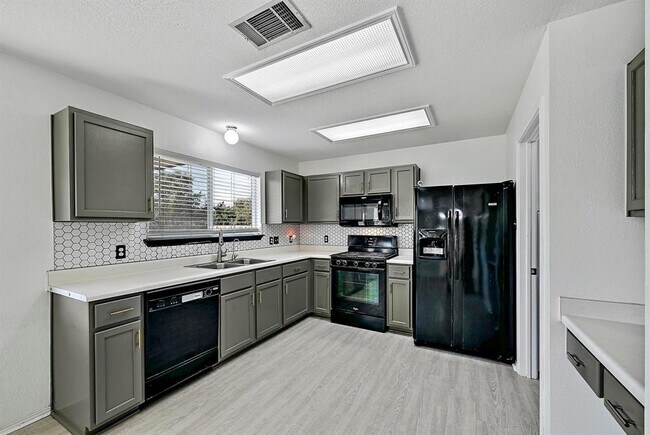 Building Photo - 102 Cannery Cove