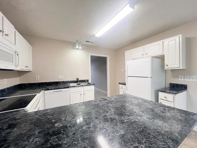 Building Photo - 312 Golden Leaf Ln