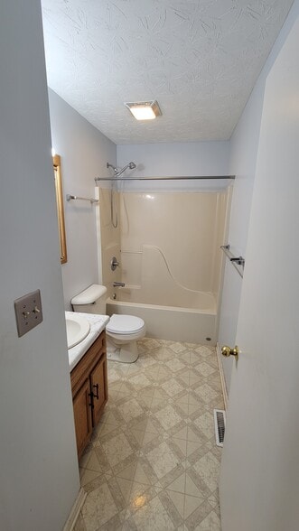 Building Photo - 131 Brookside Pl