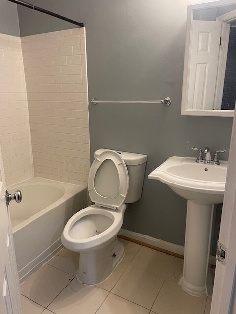 Bathroom - 610 Irving St NW