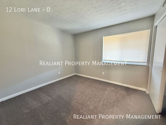 Building Photo - 12 Lori Ln