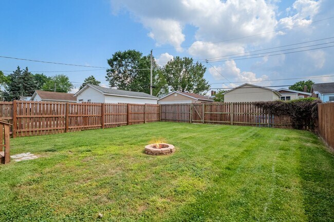 Building Photo - For the Big Dawgs