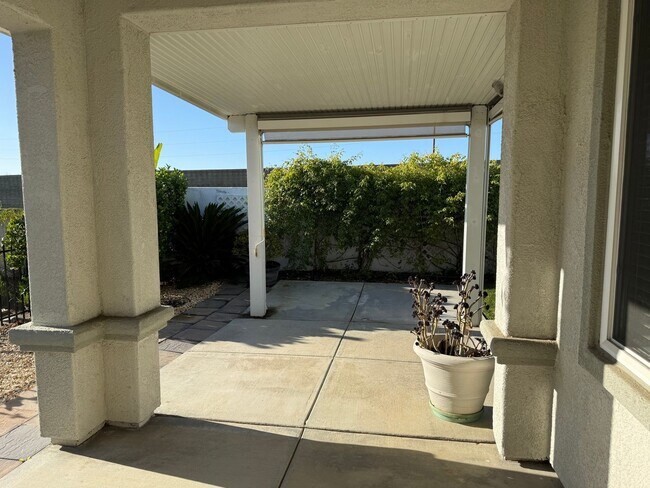 Building Photo - Summerset Living- with a Bonus Room