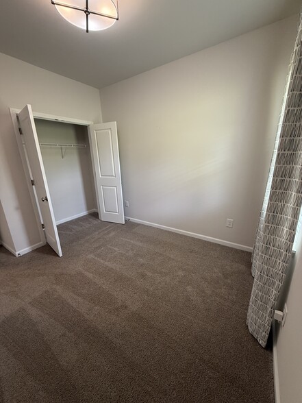 Building Photo - 374 Highline Trl