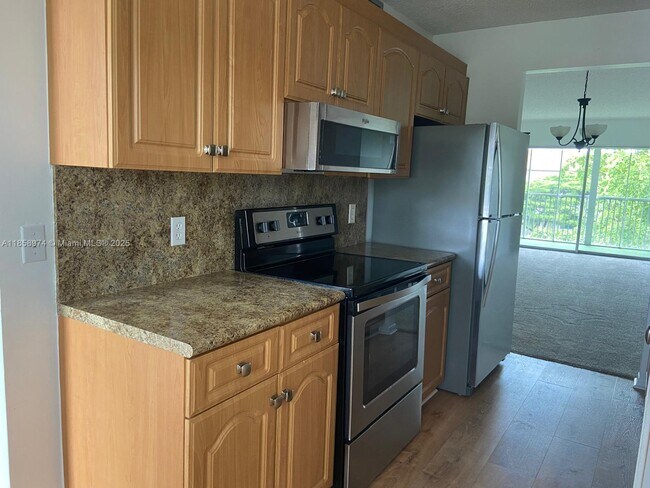 Building Photo - 13000 SW 15th Ct