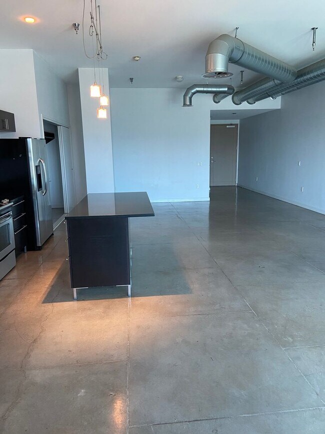 Building Photo - Downtown loft-living at its best - unfurnished loft