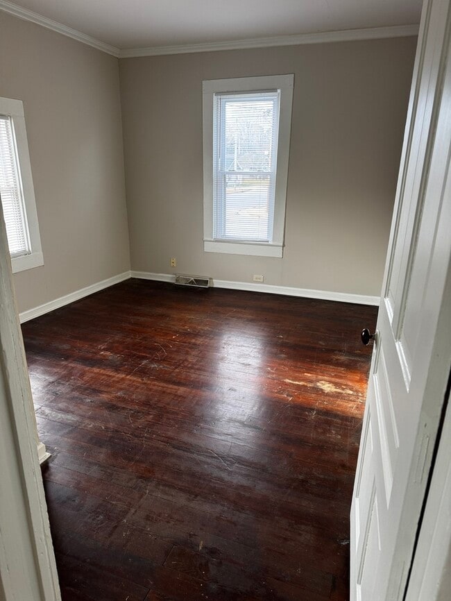 Building Photo - 512 S Zion St