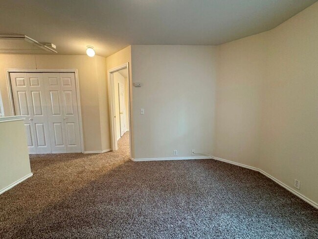 Building Photo - 251A Utterback