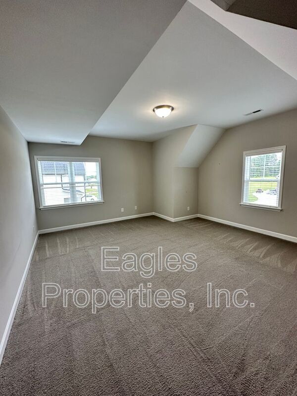 Building Photo - 451 Fallingbrook Dr