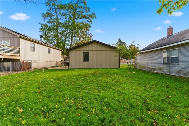 Building Photo - 37446 E Park Ln