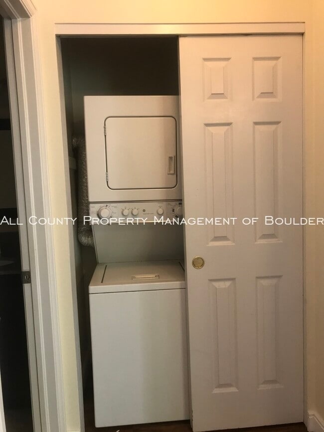 Building Photo - 4811 White Rock Cir