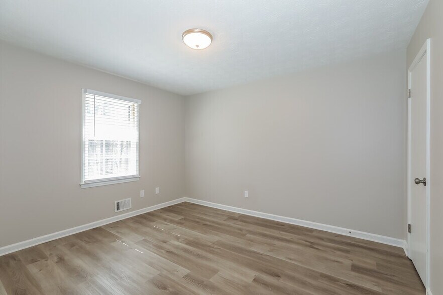 Building Photo - 2461 Shoals Dr NE