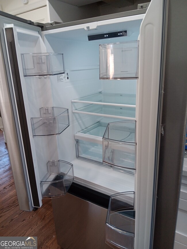 Building Photo - 2724 Larkspur Dr SE