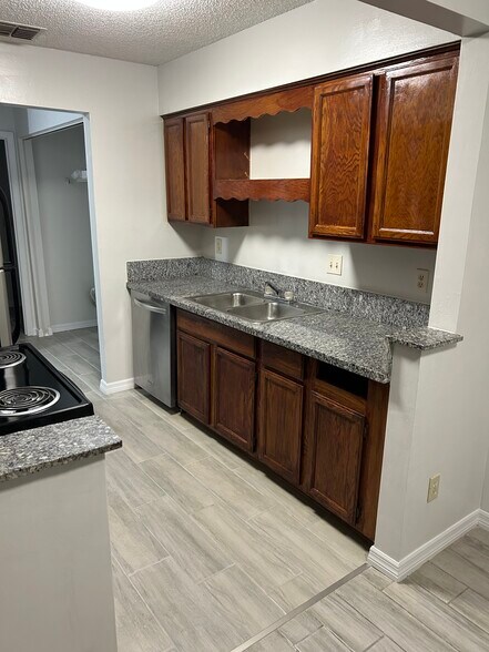 Building Photo - 465 Crabapple Ct