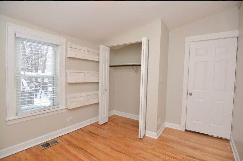 Building Photo - 2528 W Charleston St
