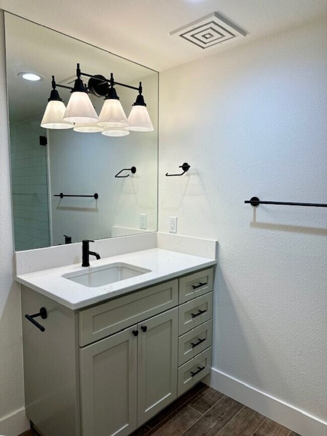 Building Photo - Riverfront Gated 2 Bedroom Luxury Condo!!