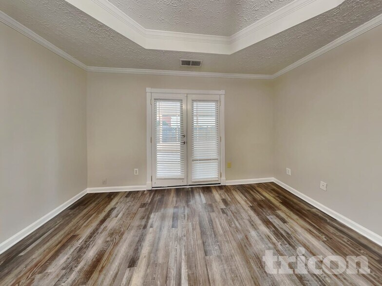 Building Photo - 915 Chapel Hill Dr SE