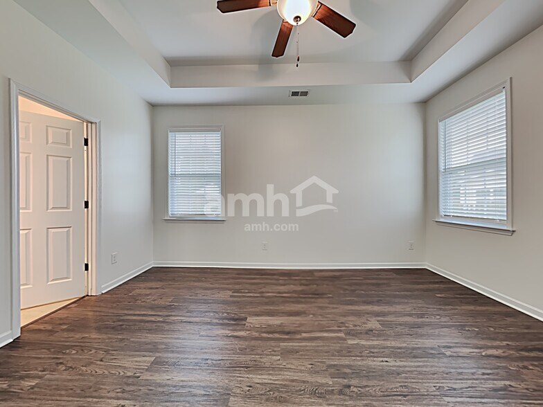 Building Photo - 8042 Regency Elm Dr