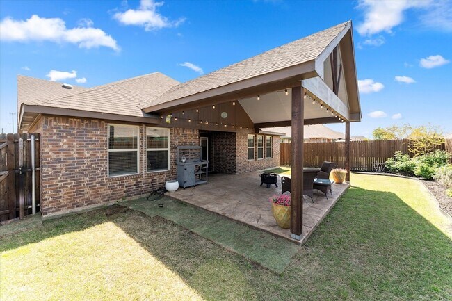 Building Photo - 137 Red Hickory Dr