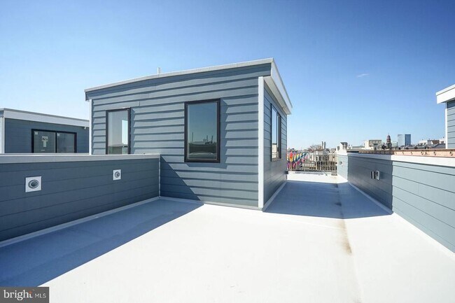 Building Photo - 1006 S 17th St