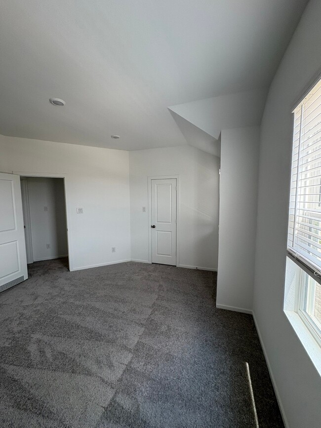 Building Photo - 6419 Seafoam Lake Dr