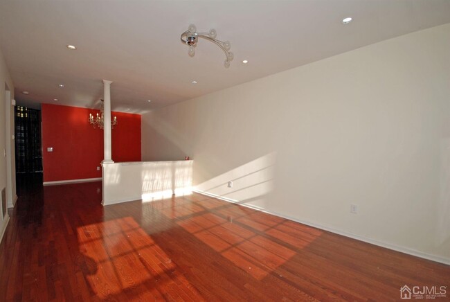 Building Photo - 2319 Berkshire Ln