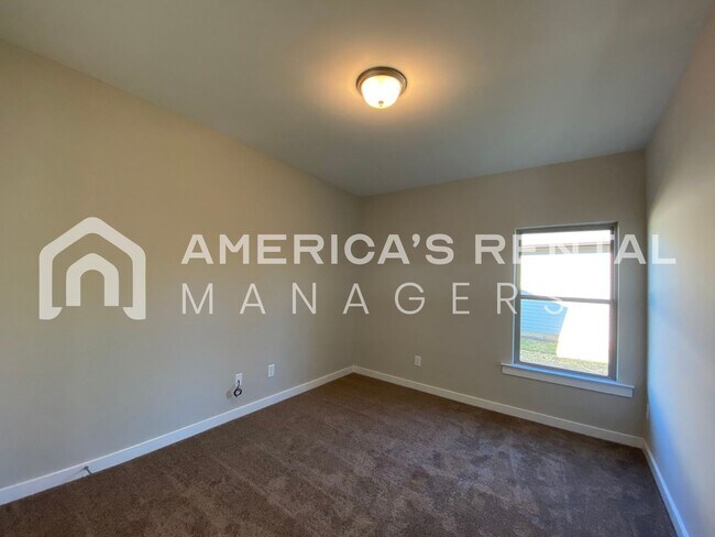 Building Photo - Home for Rent in Lincoln, AL!