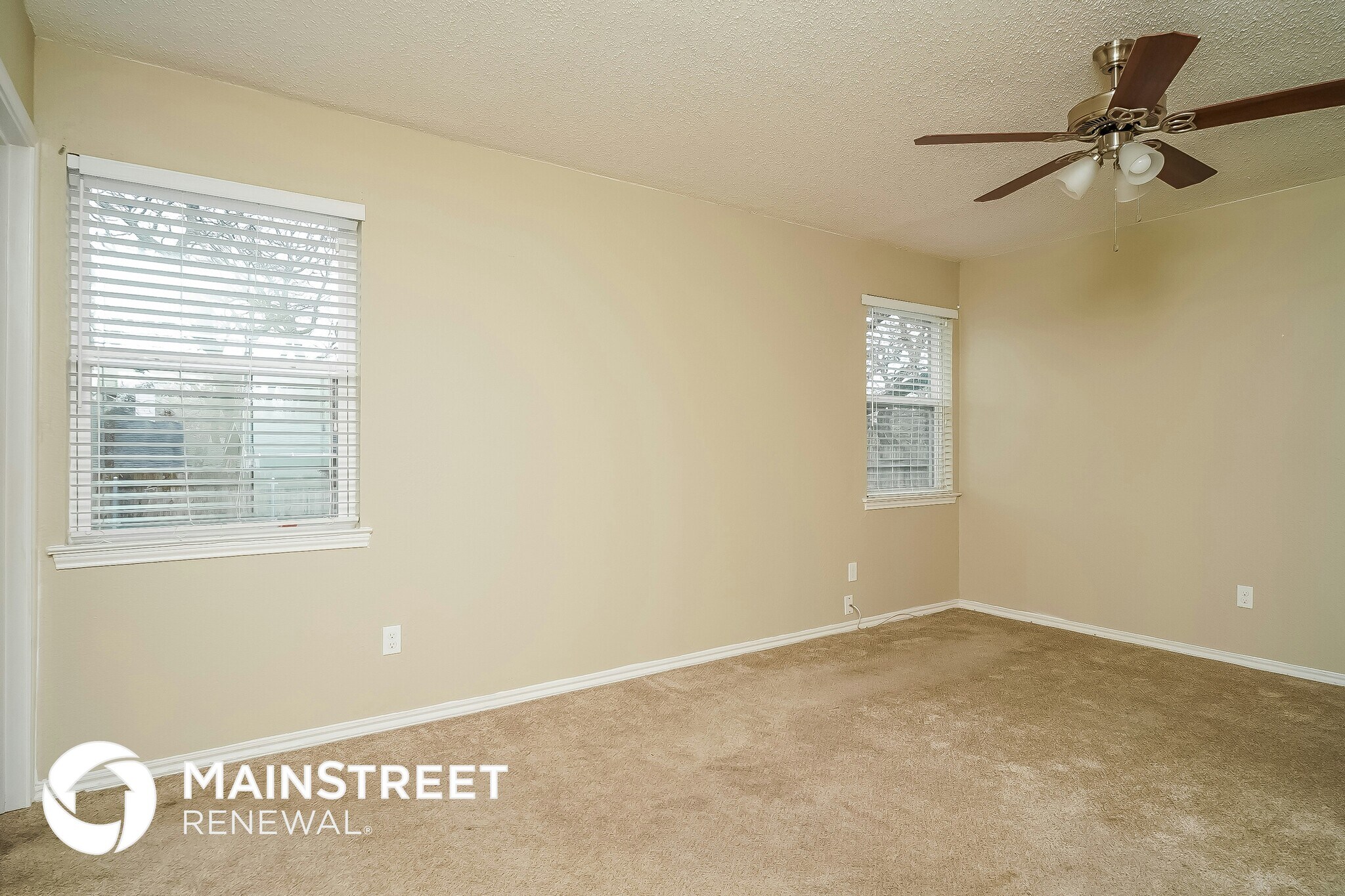 Building Photo - 4820 Crest Dr