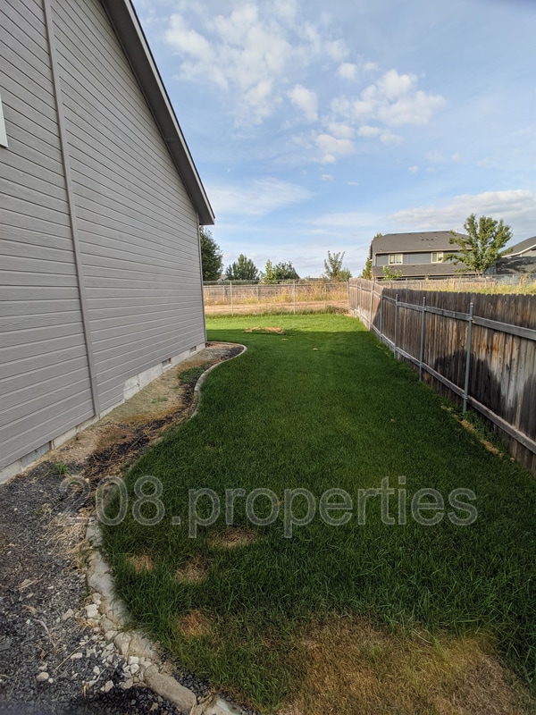 Building Photo - 611 N Kayden Way