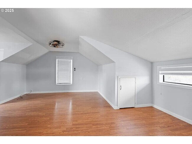 Building Photo - Rare Single Family Home  W/ 2 car garage