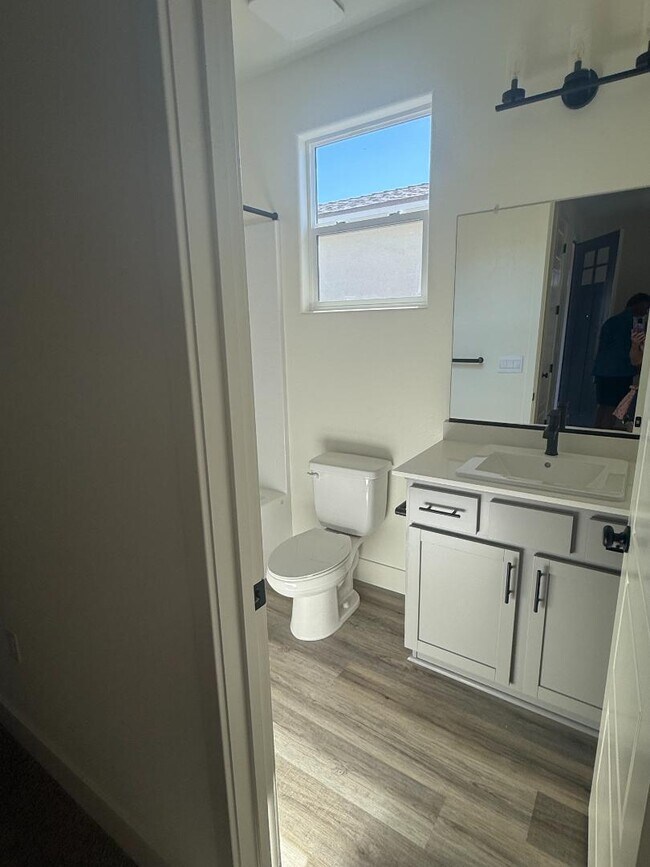 Building Photo - 2315 N Julieann St