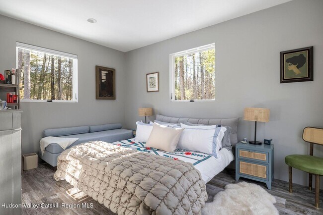 Building Photo - 70 Raybrook Dr