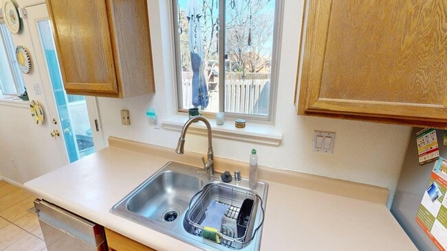 Building Photo - Gardeners dream