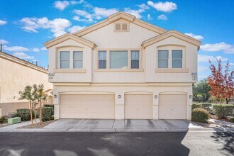 Building Photo - Modern Mountain’s Edge Townhouse with Community Amenities!